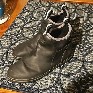 XTRATUF men's leather ankle deck boot (US 10.5)